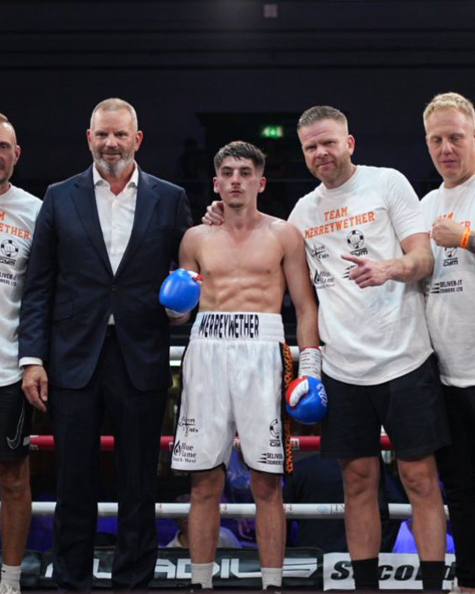 NeilsonBoxing's tweet photo. Merreywether picks up the stoppage win π₯
The young prospect has brought an army from Weston and he delivered π
WATCH IT LIVE - https://t.co/3vBvKw6jKJ
#RiseToGlory #NeilsonBoxing #TM14Promotions #talkSPORTBoxing #SecondsOut https://t.co/WLyp1dFmUr