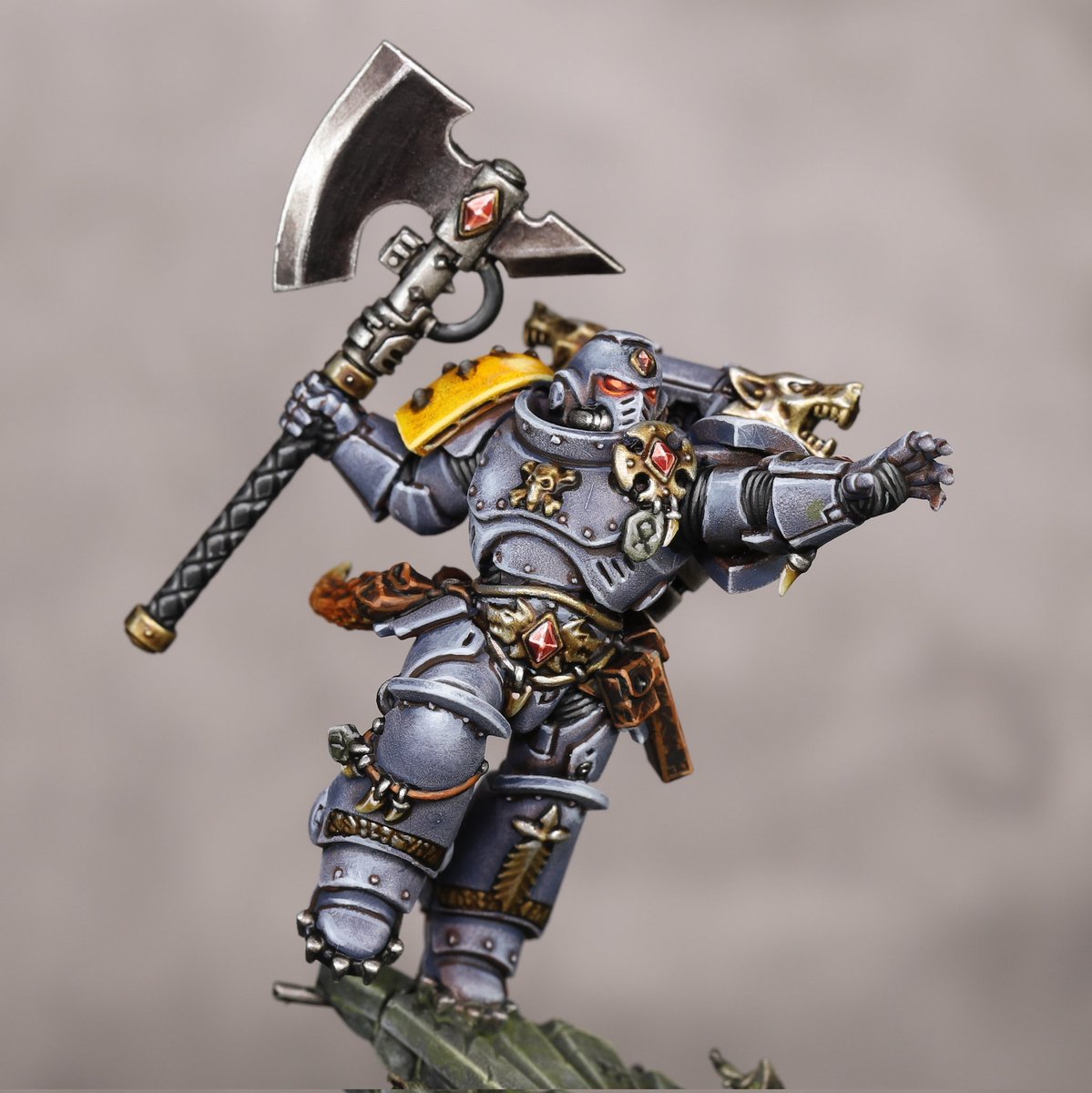 With the upcoming release of the new Space Wolves I decided to add a new member to my Kill Team! You can see how I painted him in my latest video:

youtu.be/uVgM-14L6nI

I used my Zero Skill method to paint a quick and amazing looking Space Wolf.

#WarhammerCommunity