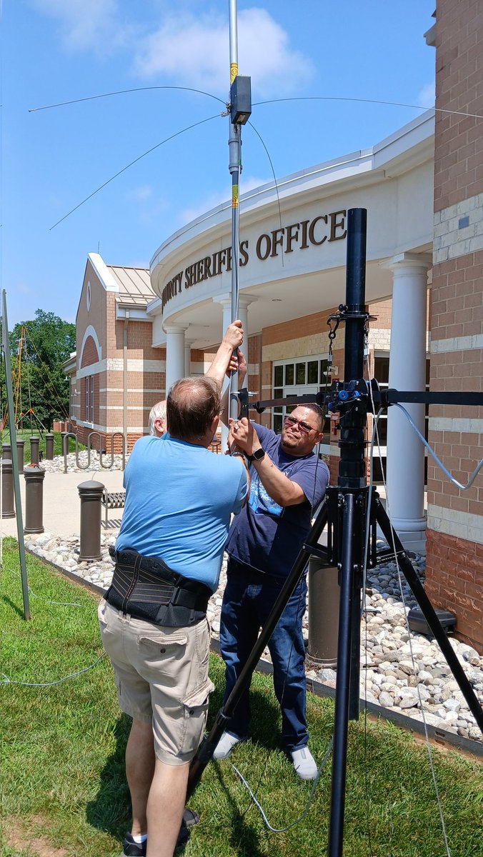 Our third antenna, R5, goes up in Sterling Park. Thanks to the Loudoun County Sheriff for use of the Eastern Loudoun Station during Field Day!