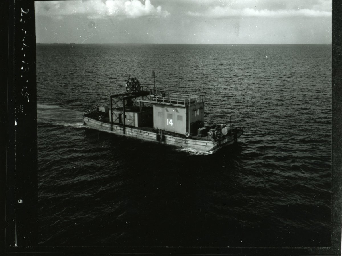 AtomicMuseum's tweet image. The DAKOTA barge is towed into position for the 1956 Redwing Dakota nuclear test. With a 1.1 megaton yield, it prototyped the XW-28C warhead—one of the most widely deployed in the U.S. stockpile from 1958 to 1990.