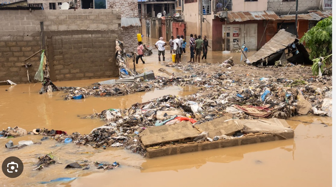 MahoroF59214's tweet photo. Le complexe de Stockholm national:  "Le peuple congolais :  
- Victime de ses dirigeants  
- Mais défend leurs Mercedes  
- Et croit à leurs promesses  
Le syndrome de l'esclave qui aime ses chaînes. #FailedStateDRC https://t.co/jyWkREnkDs