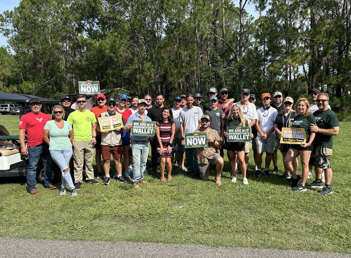 ForsterMorgen's tweet photo. Awesome day out at the range in #Tampa shooting down taxes and standing up for the TCJA extension! Let’s keep the tax cuts working for America! 🇺🇸☀️
@AFPFlorida @AFPhq #FlaPol #ExtendTCJA https://t.co/Dnd6IH3pKQ