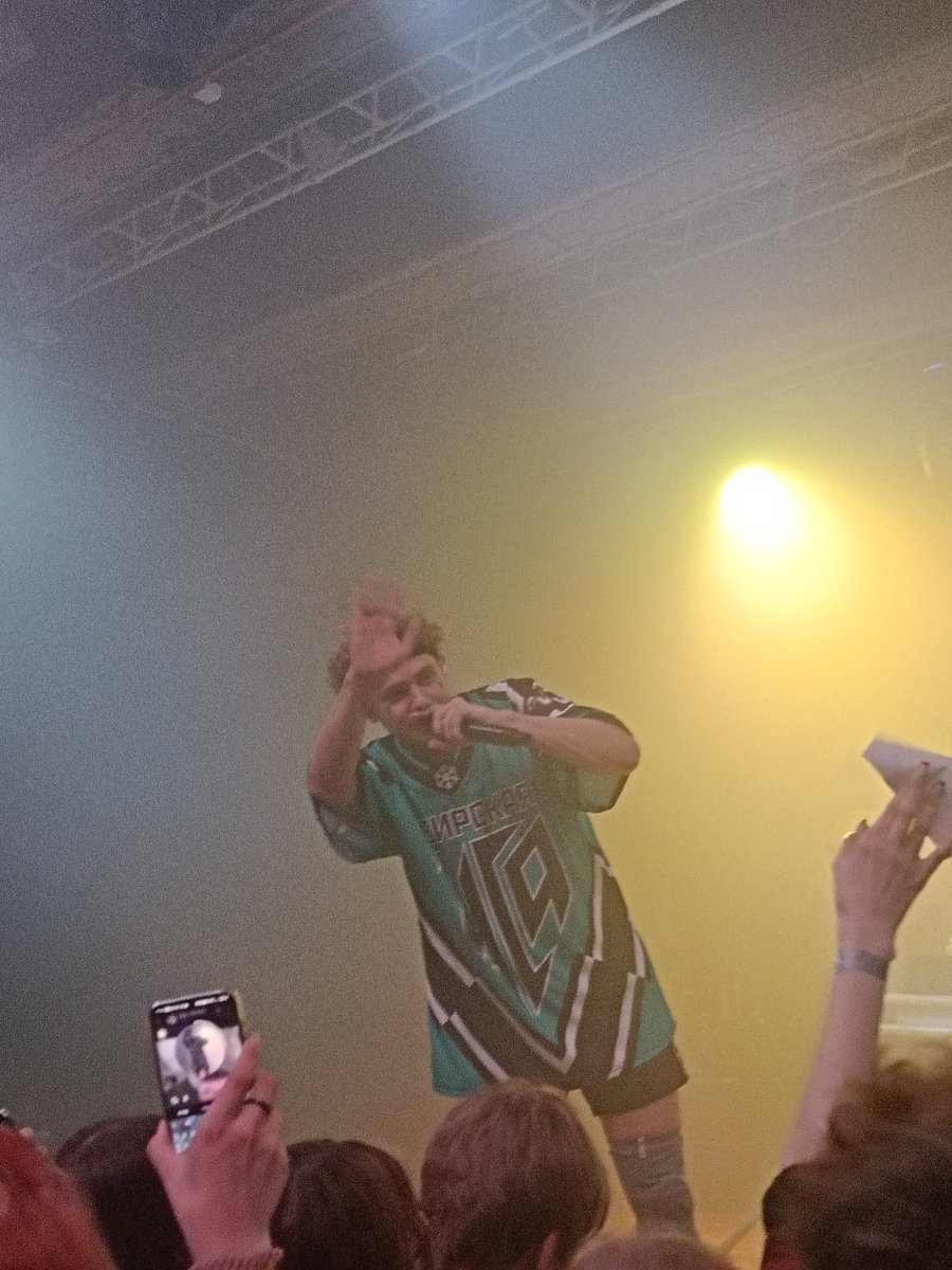 дашик хелнс tweet media