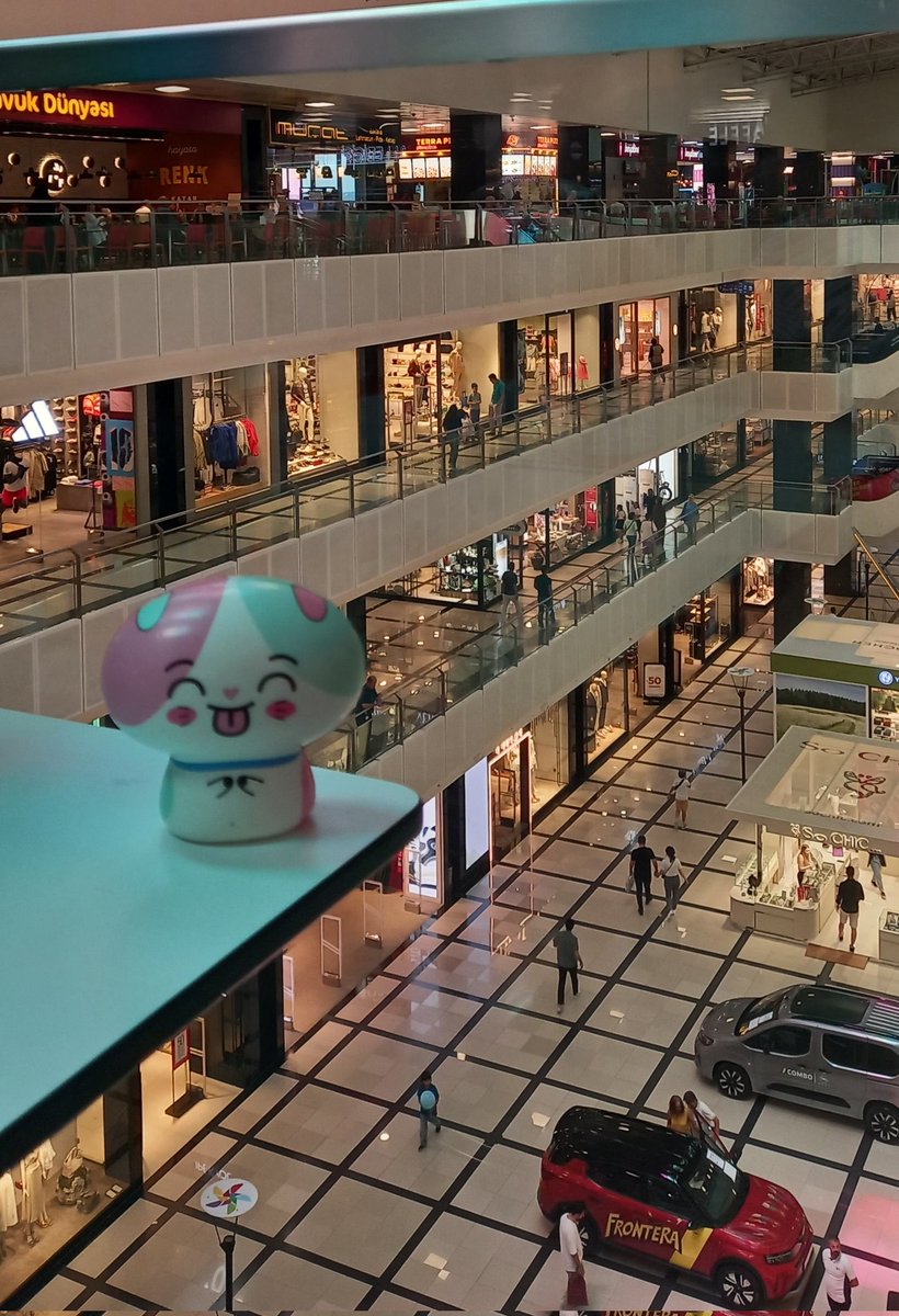 Evet 25 yaşındayım sırf oyuncak için çocuk menüsü aldım ehe