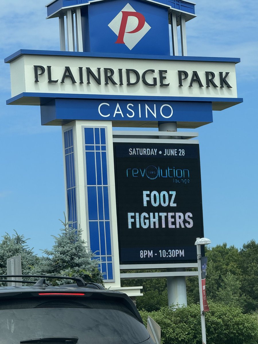 PlainridgePark's tweet image. Tonight weβre giving you the best, the best, the best, the best! #foofighters #plainville #boston #Providence