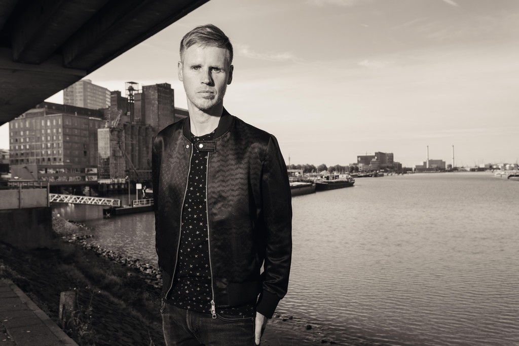 Global Underground (@gu_music) on Twitter photo 📸 Dean Belcher captures <a href="/jorisvoorn/">Joris Voorn</a> in Rotterdam for his iconic #GU43 album, with over 100 tracks on this ground breaking mix what’s your favourite highlights?
Take a listen again: ffm.to/jorisvoorngu43… 📸 Dean Belcher captures <a href="/jorisvoorn/">Joris Voorn</a> in Rotterdam for his iconic #GU43 album, with over 100 tracks on this ground breaking mix what’s your favourite highlights?
Take a listen again: ffm.to/jorisvoorngu43…