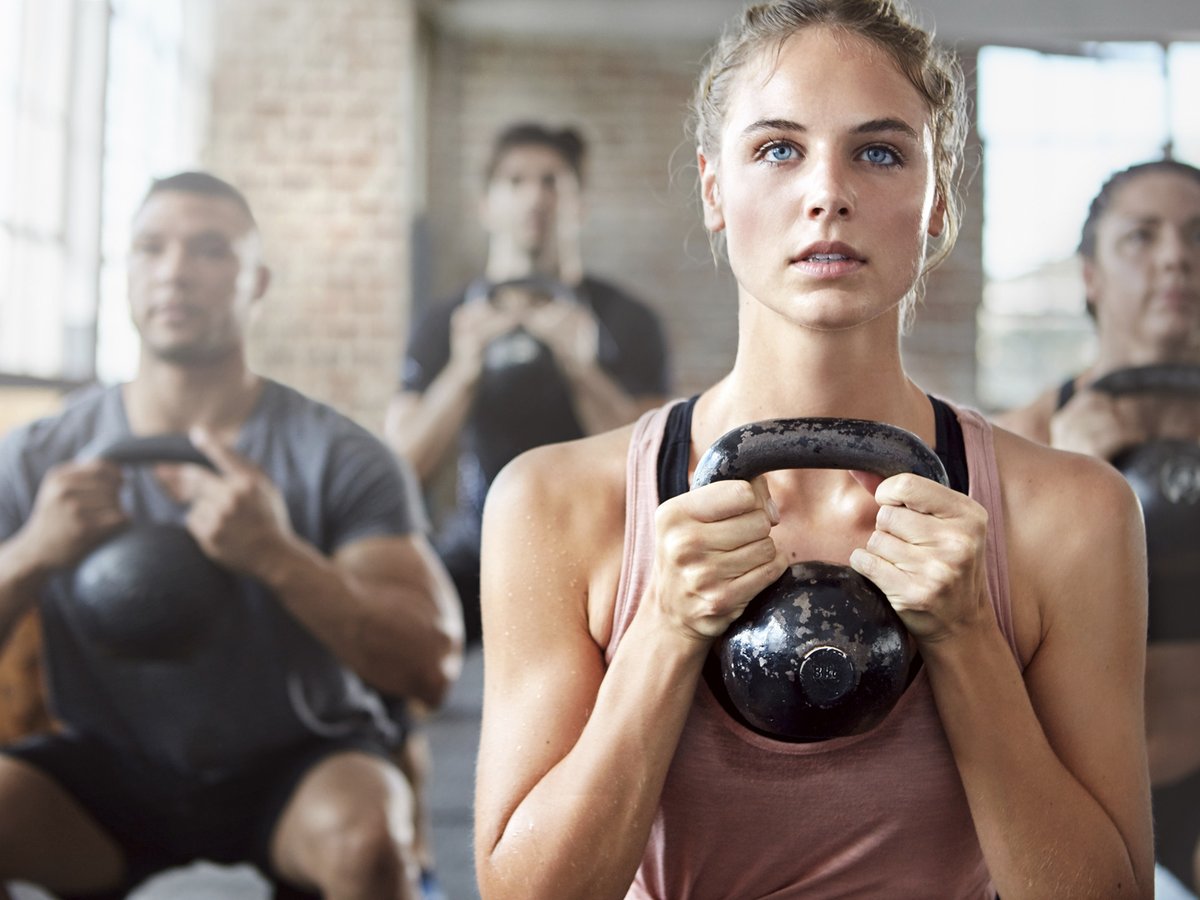 Great news, "weekend warriors"! A British study shows weekend exercise lowers death risk and reduces cardiovascular disease and cancer risks. Lace up those trainers! 💪 #WeekendWarriors #FitnessFacts #HealthyLiving drweil.com/health-wellnes…