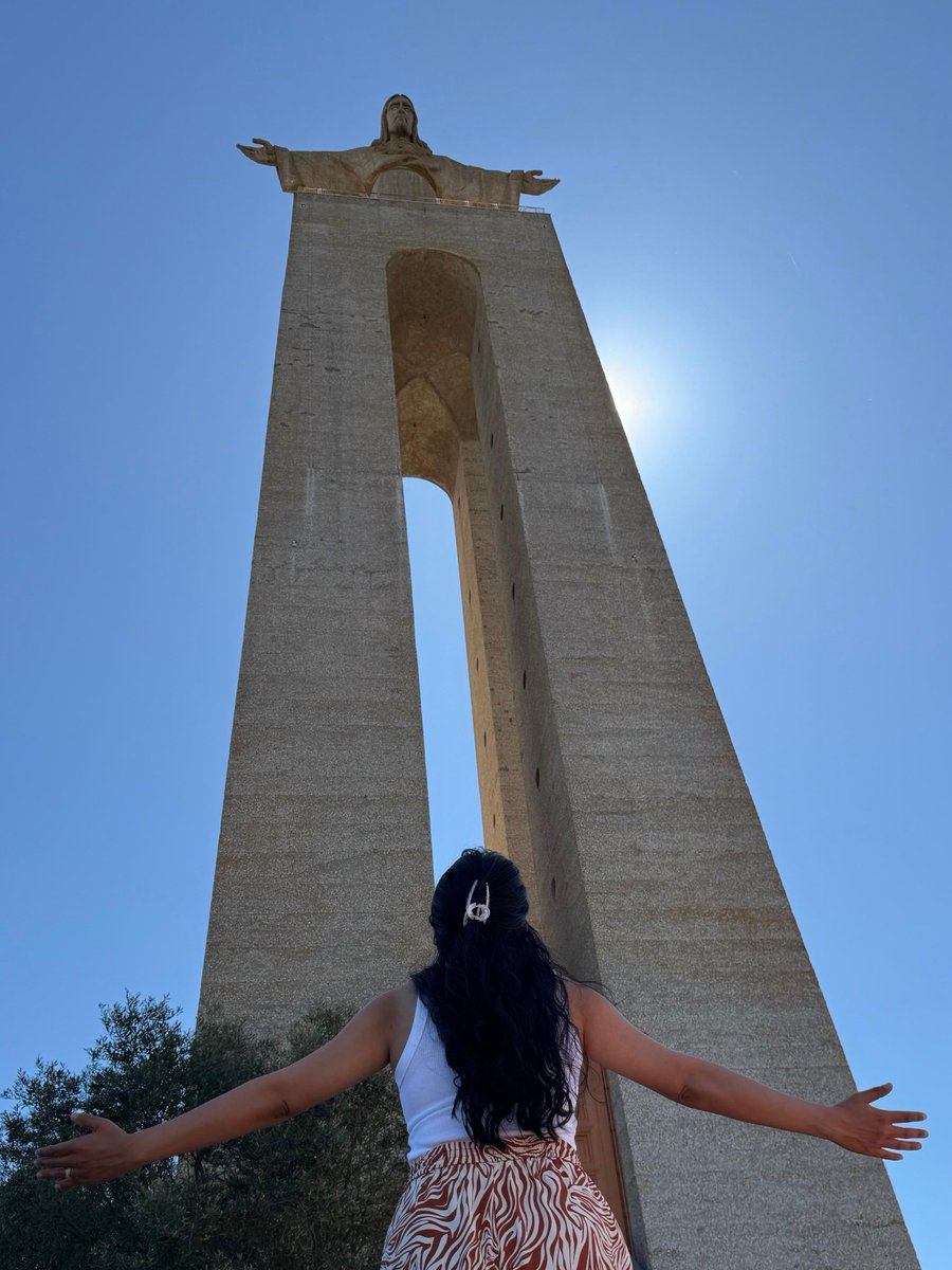 kheer003's tweet photo. Why your life is the way it is:
It isn't about which college you graduated from
It isn't about where you are working at
It isn't about the financial conditions

There's something bigger at play &amp; to know that stay by yourself #miscellaneouswriter #writerscommunity @WritersDigest https://t.co/yYtiQFrIhQ
