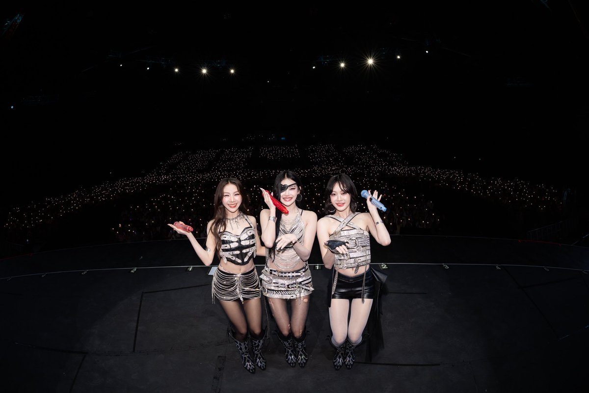 PIXXIEofficial_'s tweet photo. ขอบคุณ @Moveonconcert ที่ชวนพวกเราโคจรมาพบกับทุกคนนะคะ พวกเรามีความสุขทุกครั้งที่ได้มา Move On เลยย ขอบคุณ PiXXeL และทุกคนที่มาสนุกไปกับพวกเรานะคะ หวังว่าจะมีความสุขไปกับเสียงเพลงจากพวกเราน้าา 🧚🏻‍♀️💜

#PiXXiE 
#MoveOnจนโคจรมาเจอกัน 
#MoveOnConcert #MoveOnConcertxPiXXiE https://t.co/LZU6PXpDY7