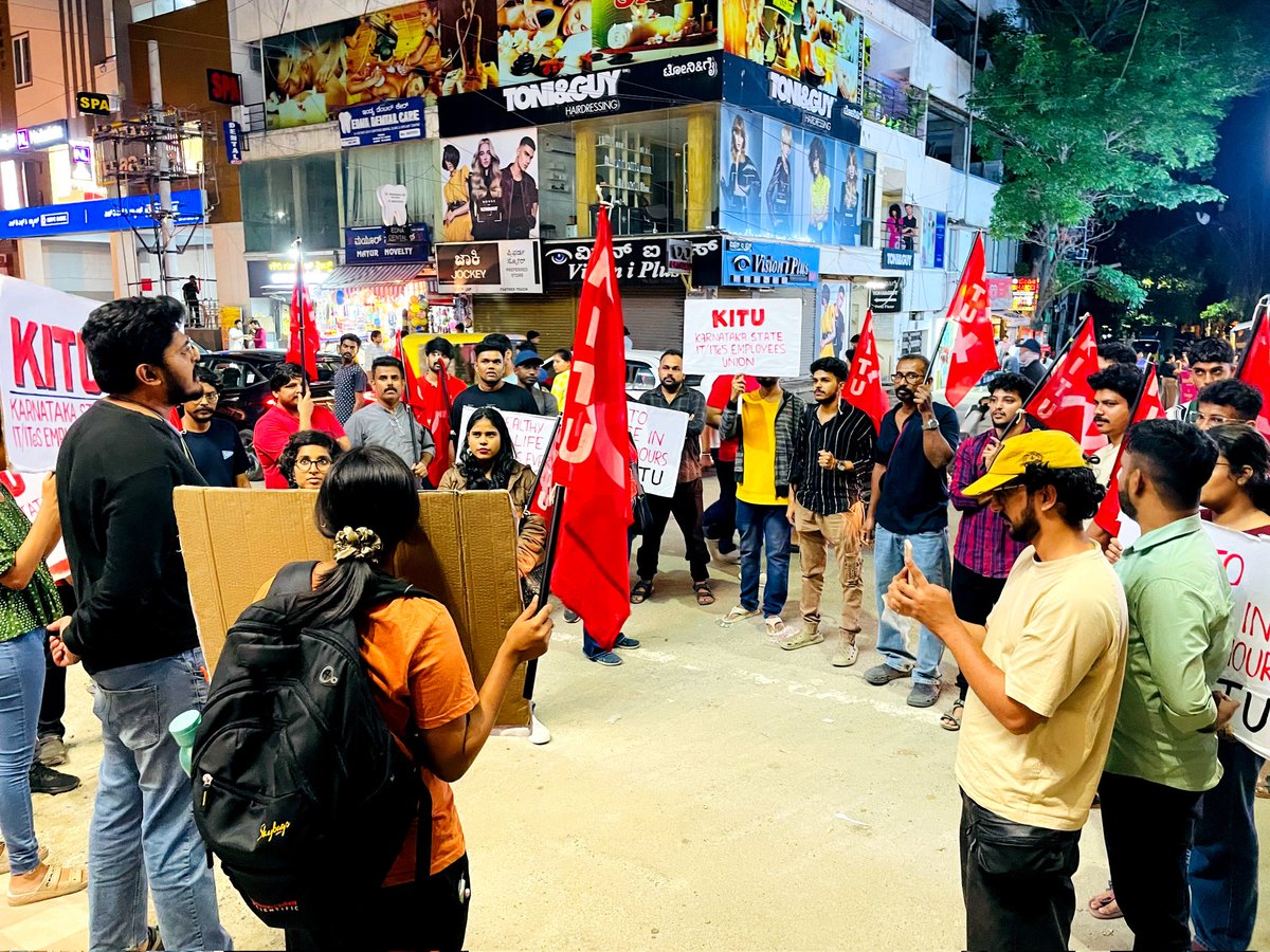 kitu_hq's tweet image. KITU protest gathering at ITPL Main Road, Bangalore
IT employee under the banner of Karnataka State IT/ITeS Employees Union (KITU) protesting against karnataka govt.'s move to increase working hours.
Resist #12hrWorkDay