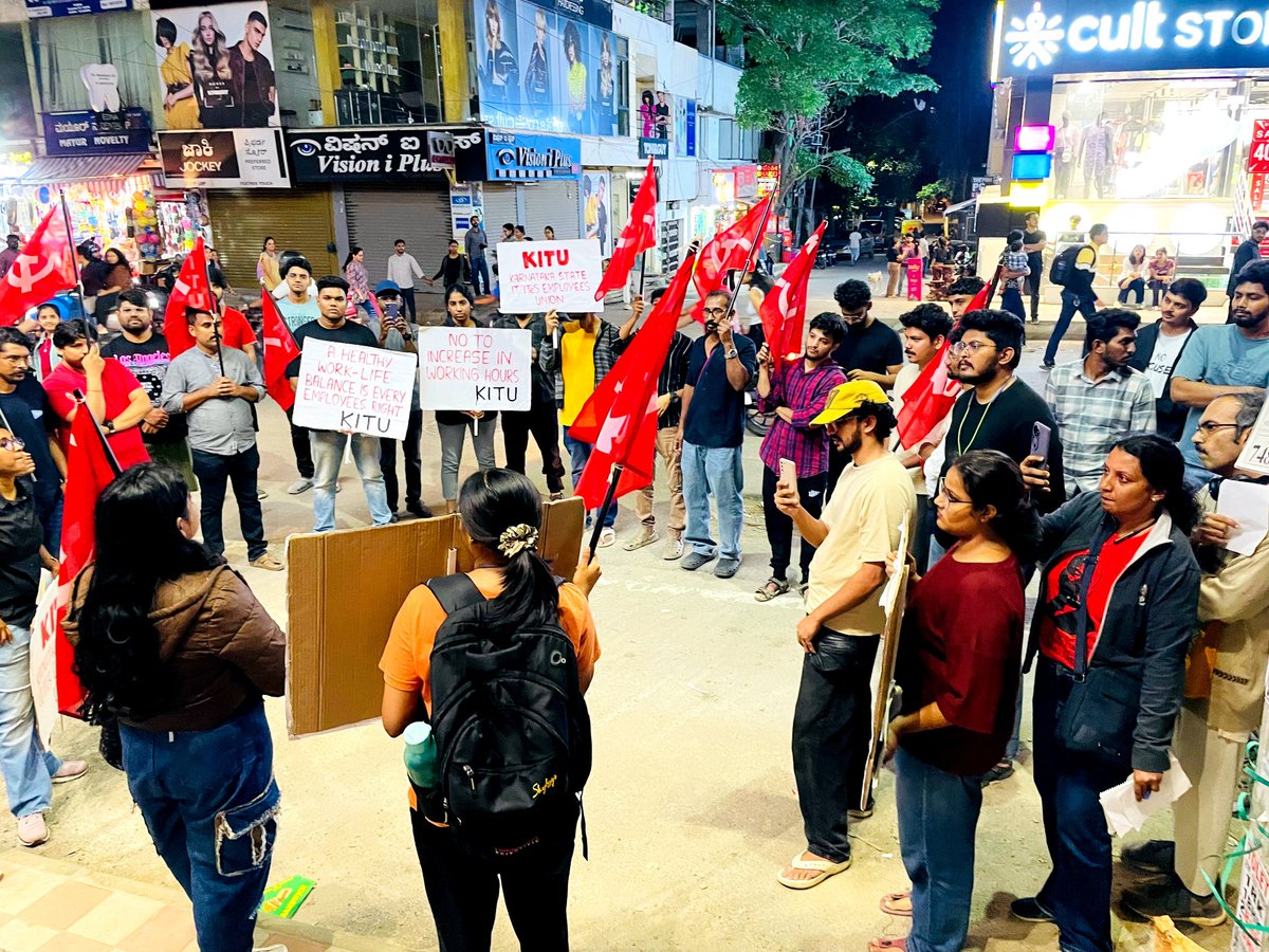 kitu_hq's tweet image. KITU protest gathering at ITPL Main Road, Bangalore
IT employee under the banner of Karnataka State IT/ITeS Employees Union (KITU) protesting against karnataka govt.'s move to increase working hours.
Resist #12hrWorkDay