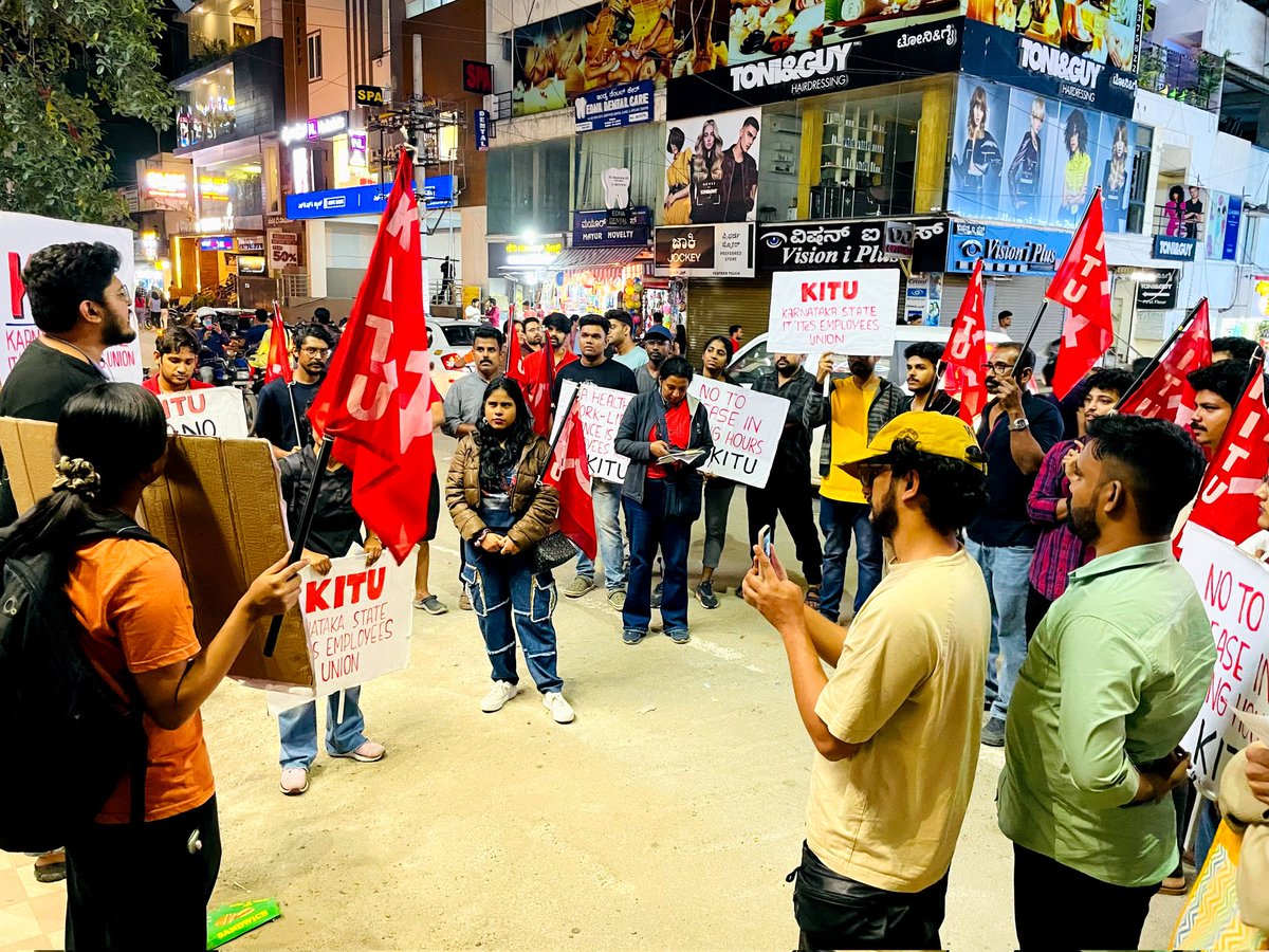 kitu_hq's tweet image. KITU protest gathering at ITPL Main Road, Bangalore
IT employee under the banner of Karnataka State IT/ITeS Employees Union (KITU) protesting against karnataka govt.'s move to increase working hours.
Resist #12hrWorkDay