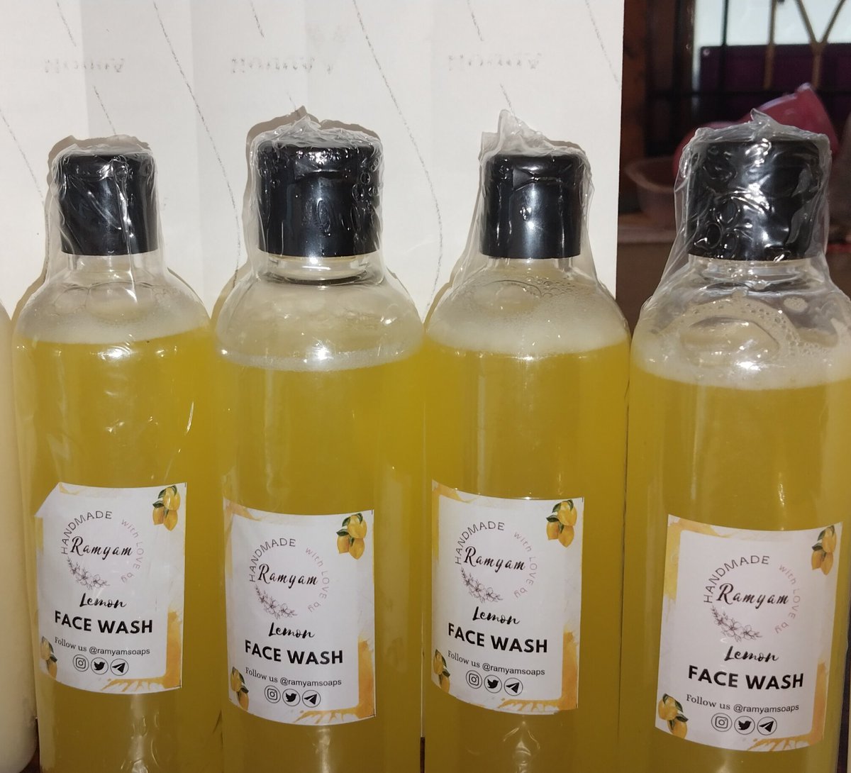 ratweetzz's tweet photo. Yellow  💛 love With @ramyamsoaps 
#ramyamsoaps #papayaricesoap #lemonfacewash #aloepapayagel #maize https://t.co/NCWkw7Mtqh