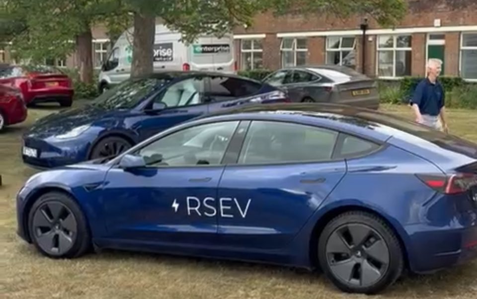 RSymonsLTD's tweet image. Sorry I missed you good folks @TeslaOwnersUK Supercharged event today. I am stuck laid horizontally due to a very hurty back 🚑
Thanks to my colleagues Serge and Tom covering!
Post any pics!