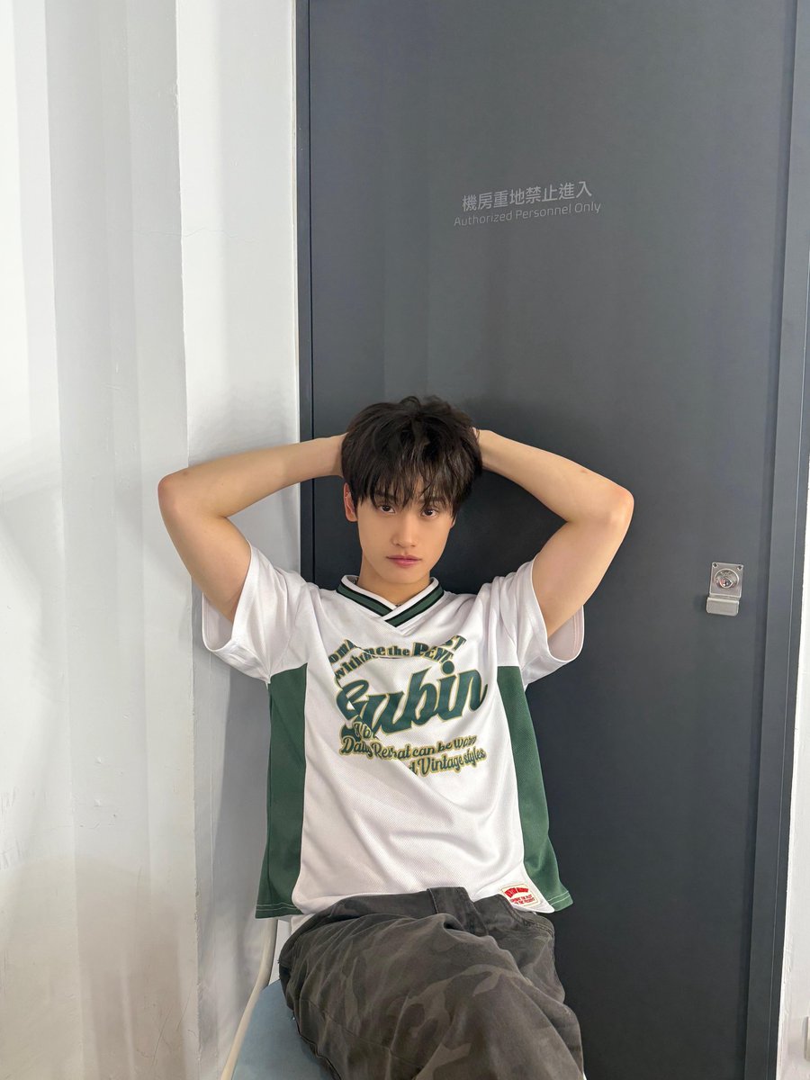 [#준현]
대만에서 로티 만남..🇹🇼

#금준현 #KUMJUNHYEON
#TIOT #티아이오티