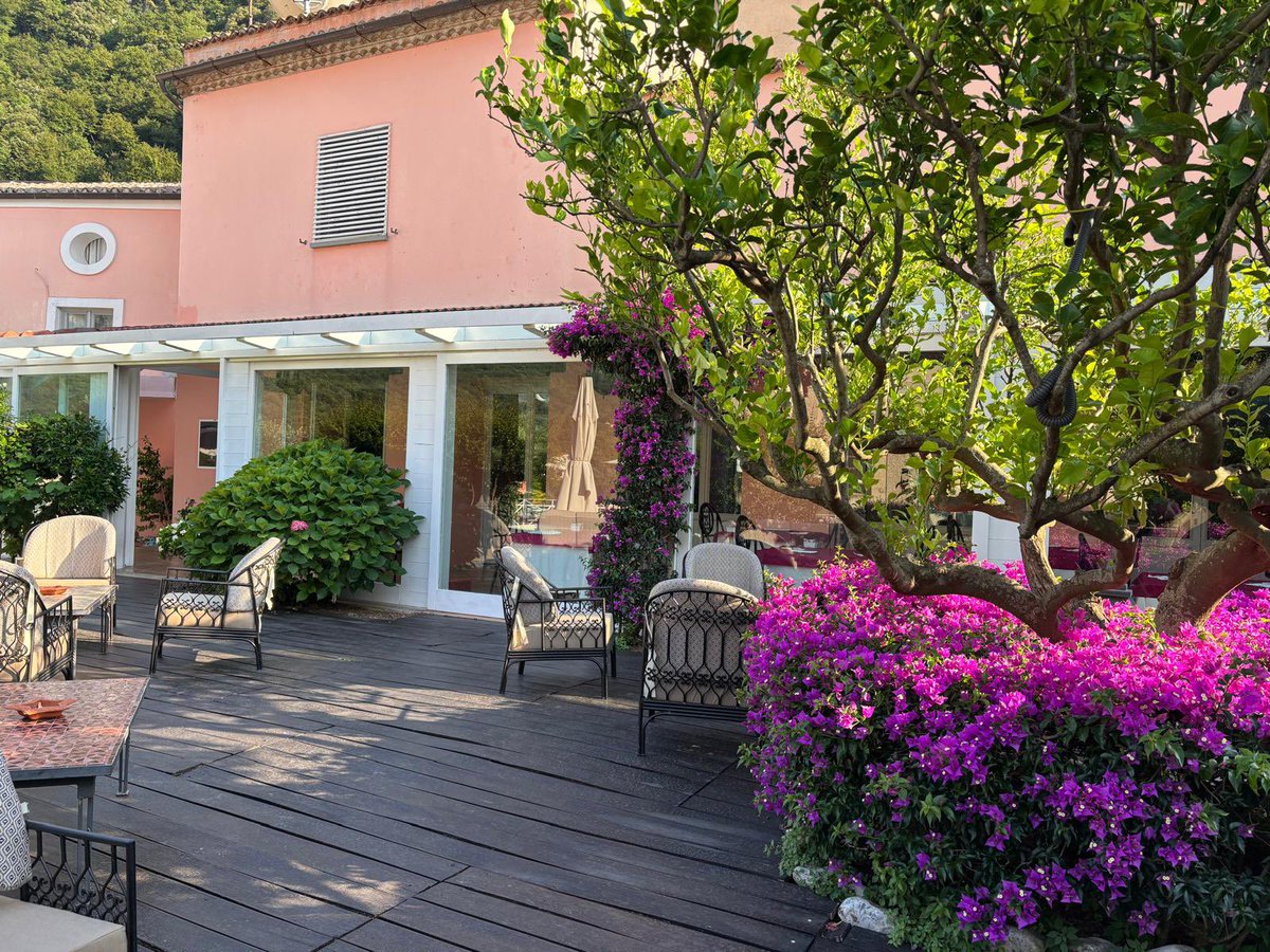 Our patio is the ideal place to enjoy an amazing gourmet break! 🍸🍽️ 

#LuxuryHotel #Maratea #italianbreak #lightlunch #relax #WeekendVibes #28giugno #aperitivo #HolidayVibes