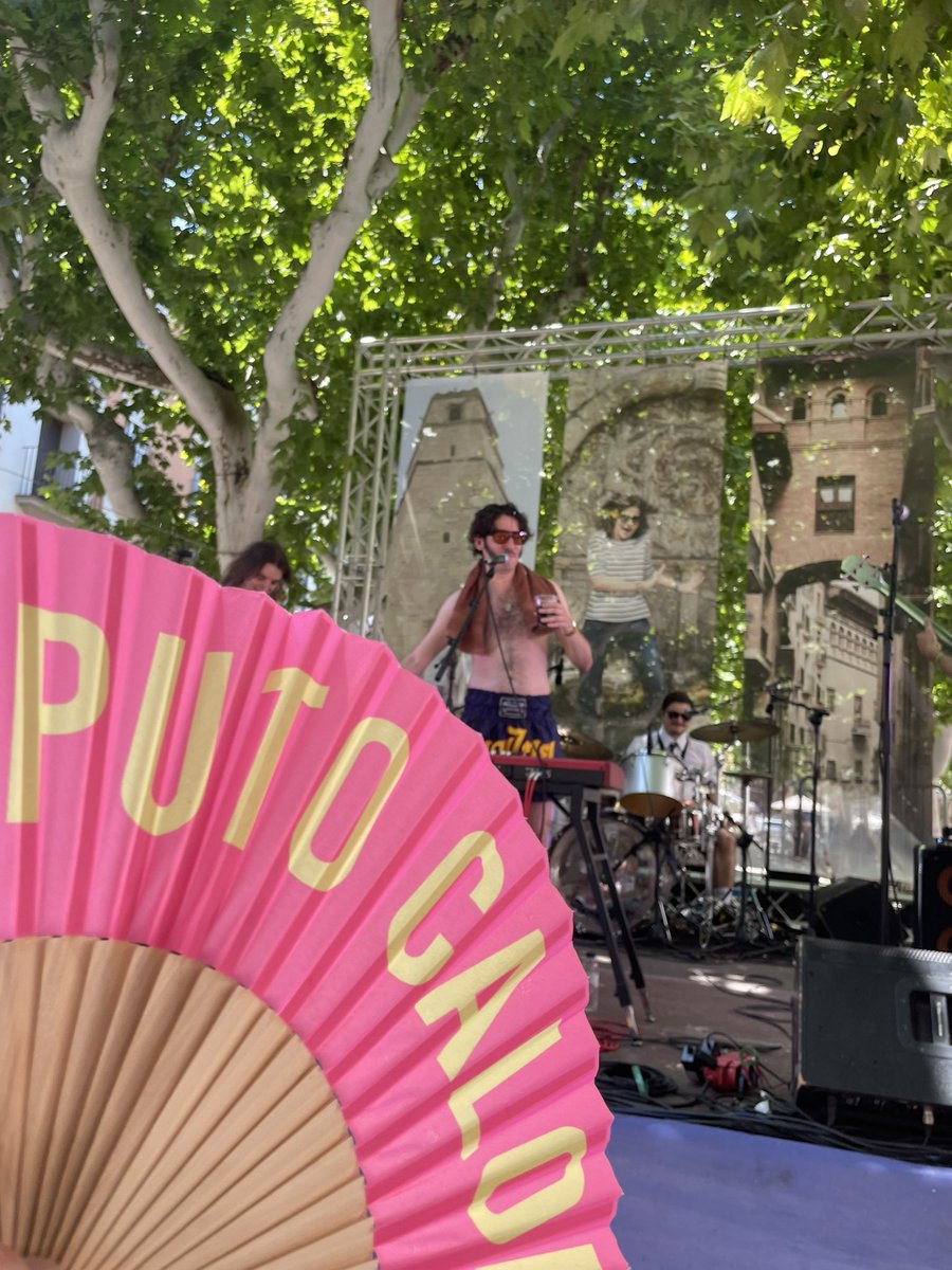 Popistant (@popistant) on Twitter photo A partir de los 35º, las pistolas de agua tendrían que ser obligatorias en los conciertos al sol
<a href="/cometainforma/">☄️ COMETA ☄️</a> A partir de los 35º, las pistolas de agua tendrían que ser obligatorias en los conciertos al sol
<a href="/cometainforma/">☄️ COMETA ☄️</a>