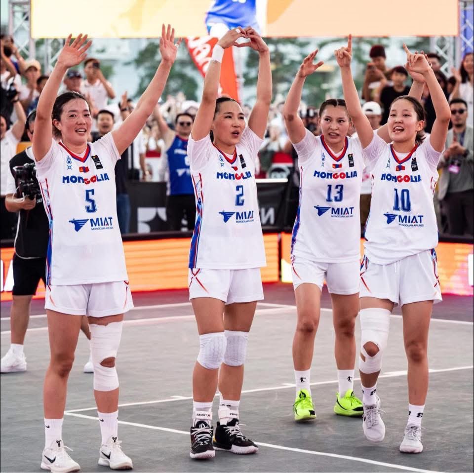 Монгол Улсын сагсан бөмбөгийн 3х3 эмэгтэй шигшээ баг АНУ-ын багийг хожиж Дэлхийн аваргын хагас финалд шалгарлаа 🇲🇳🏀🫡