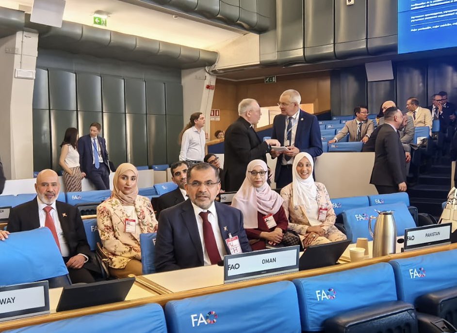 #سلطنة_عُمان تشارك في أعمال الدورة الــ44 لمؤتمر منظمة الأغذية والزراعة للأمم المتحدة (الفاو)، والذي يُعقد بالعاصمة الإيطالية #روما ويستمر حتى 4 من يوليو المقبل.

وقد ترأس وفد السلطنة معالي الدكتور وزير الثروة الزراعية والسمكية وموارد المياه، وبحضور سمو السيد رئيس البعثة.