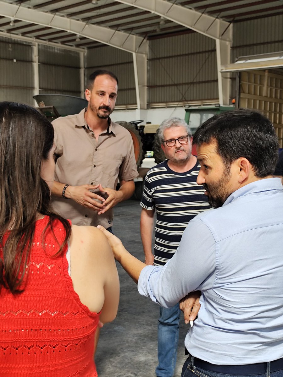 He estat amb <a href="/UnioLlauradora/">La Unió Llauradora i Ramadera</a>, <a href="/CarlesPeris3/">@CarlesPeris</a>, <a href="/NandoDura/">Nando Durà 🍊🍊</a> i els arrossers de Sueca per treballar en la defensa dels nostres agricultors a Europa davant la competència deslleial que mata el nostre camp mentre la Generalitat calla.

Etiquetatge clar de l’origen, controls físics als