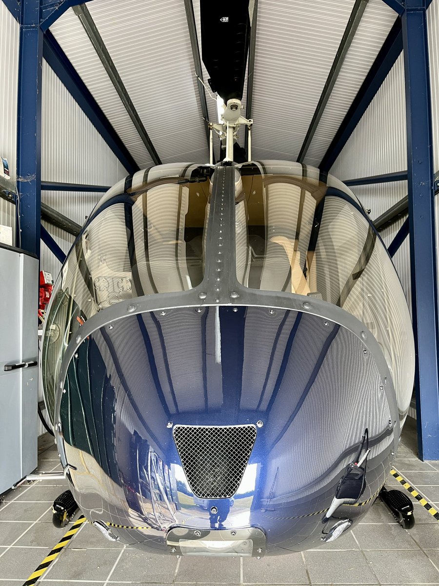 D4NDetailing's tweet photo. It’s that time of year again when everything is getting covered in flies, including helicopters….. https://t.co/JBT87pj6kT