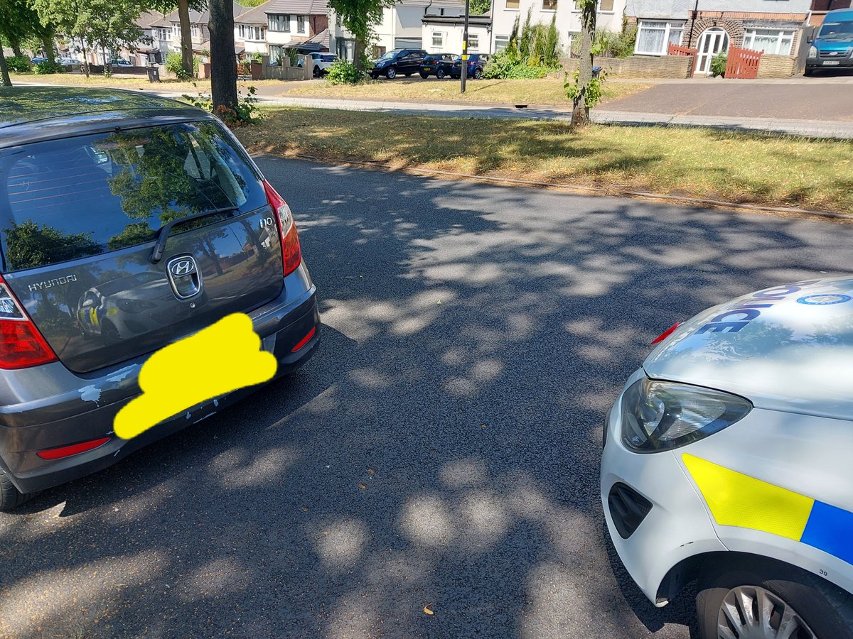 ErdingtonWMP's tweet photo. #Erdington officers stopped ✋️ this vehicle as it had no brake lights.
Turned out that the driver had no insurance.
Driver has been dealt with accordingly.
#checkyourdocuments https://t.co/wAcz43T41V