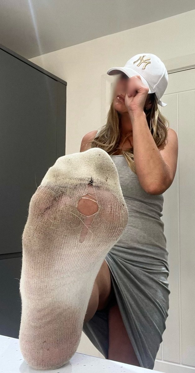 princessl999's tweet photo. This one shot!!! Your brain melting just imagining the scent and taste. 
#smellysocks #sweatysock #socksniffer #smellyfeet #footloser #holeysocks https://t.co/tUAhdVJ994