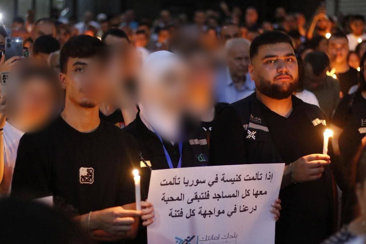 ليس في دين الله هواده ليس في ديننا تنازل للـKـفار
قال شيخ الإسلام ابن تيمية : من اعتقد أن الكنائس بيوت الله، وأن الله يعبد فيها ، أو أن ما يفعله اليهود والنصاري عبادة لله وطاعة لرسوله، أو أنه يحب ذلك أو يرضاه، أو أعانهم على فتحها وإقامة دينهم، وأن ذلك قربة أو طاعة فهو Kـافر