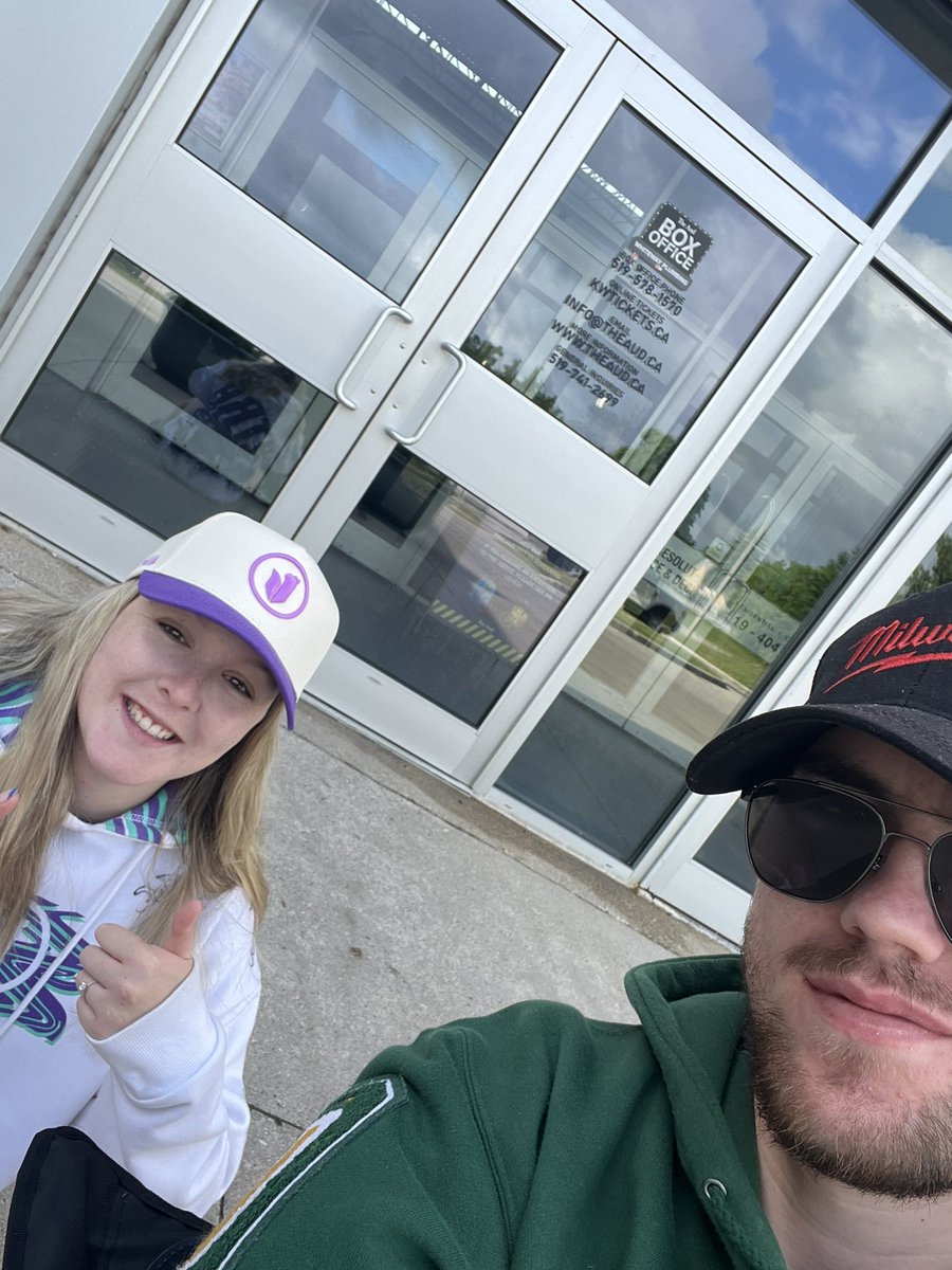 JaredDBeck's tweet photo. @scump @H3CZ opening up the GA Bowl wait line for the meet in greet! 5 hours early hope we get to meet u guys!!! https://t.co/xSUBW80SeN