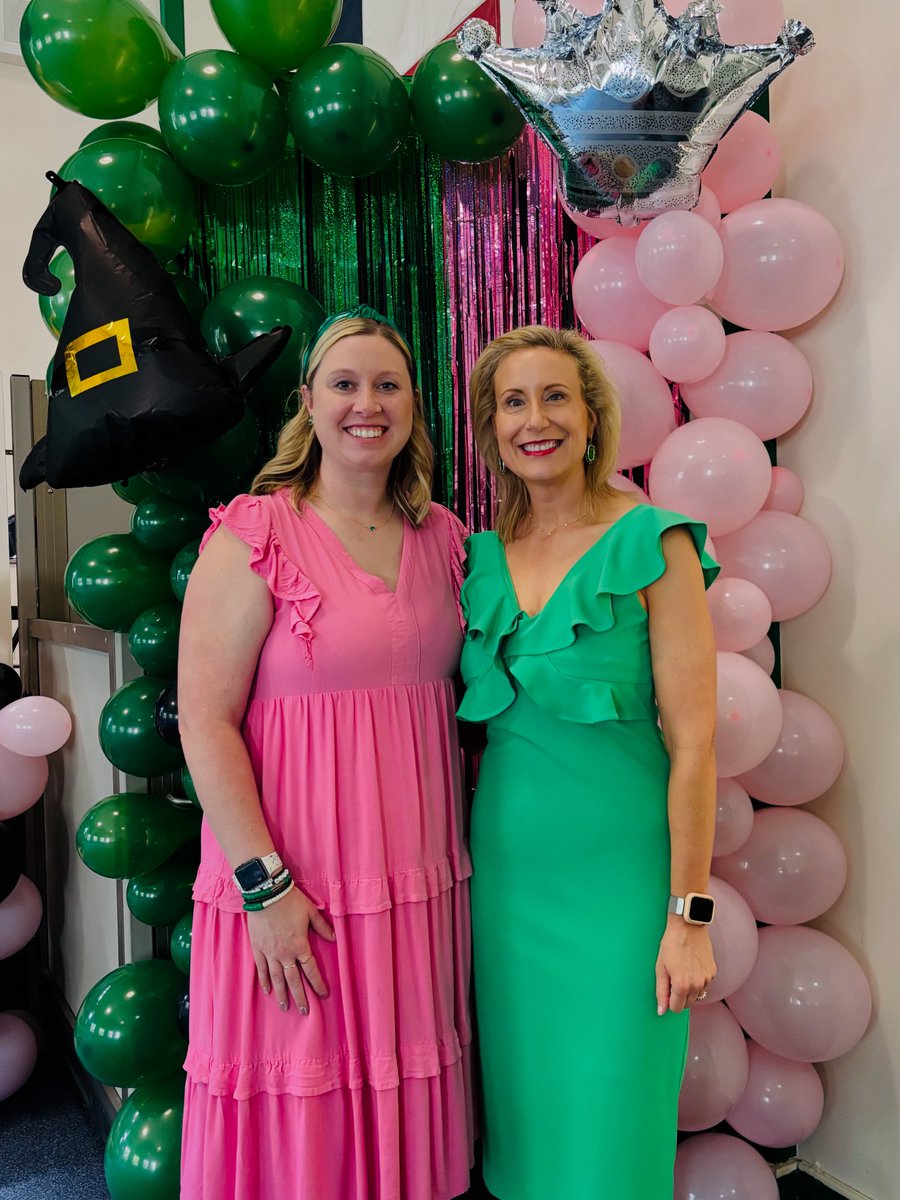 💗💚We gave a little preview of next year’s theme at Awards Day.  There’s No Place Like South Hi Mount! @southhimount <a href="/AP_FW_/">Elizabeth Foreman White, PhD</a> 💗💚