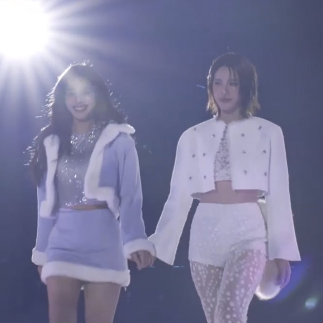 MY BEAUTIFUL ANGEEELSSSS 👼

EMIBONNIE 1ST STAGE
#BBFanFestD1 #EmiBonnie 
#emiamily #beonnnie