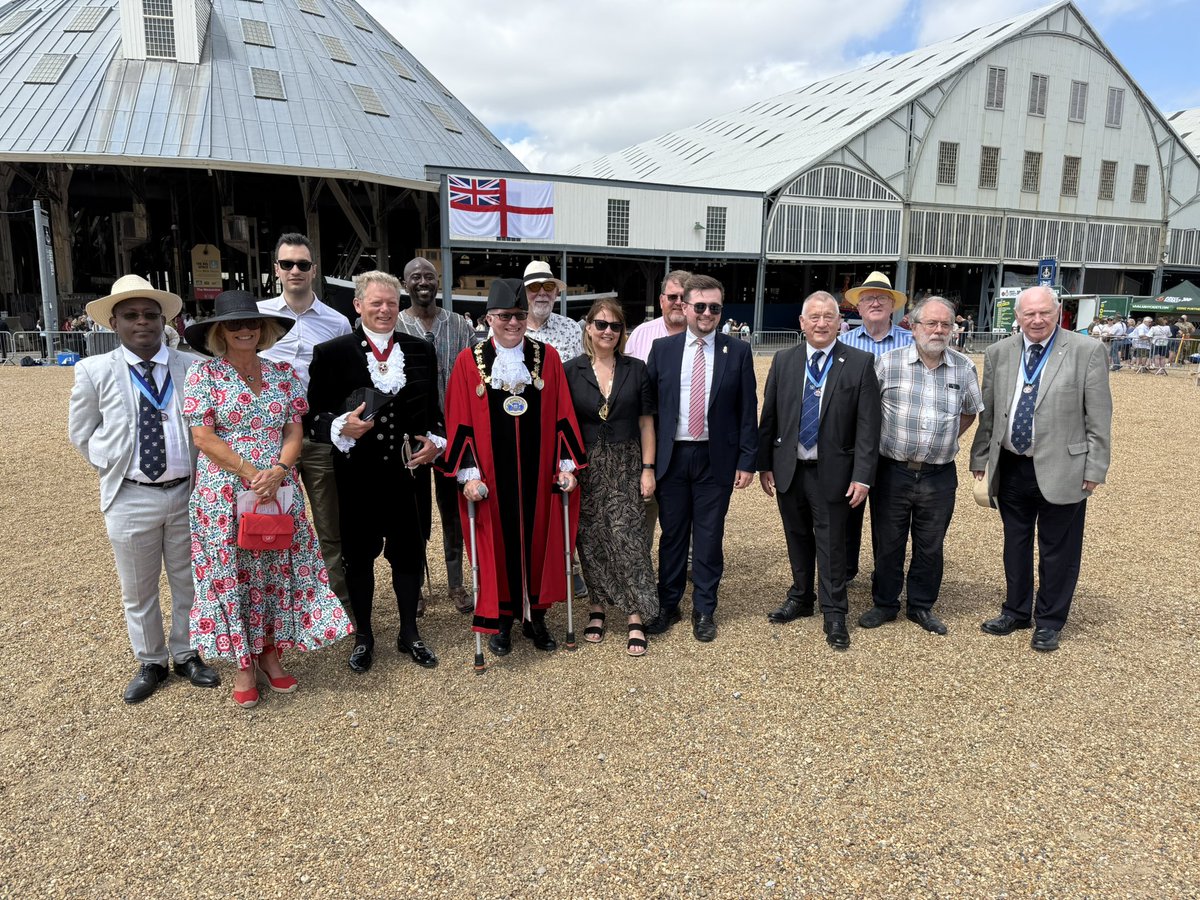 Medway Conservatives (@medwaytories) on Twitter photo Medway Conservatives were pleased to attend the Armed Forces Day today at <a href="/DockyardChatham/">Dockyard Chatham</a> - and join the Mayor and High Sheriff.
To the brave men and women of our Armed Forces - thank you.
For your service. For your sacrifice. For your strength.
We will always back you. 🇬🇧 Medway Conservatives were pleased to attend the Armed Forces Day today at <a href="/DockyardChatham/">Dockyard Chatham</a> - and join the Mayor and High Sheriff.
To the brave men and women of our Armed Forces - thank you.
For your service. For your sacrifice. For your strength.
We will always back you. 🇬🇧
