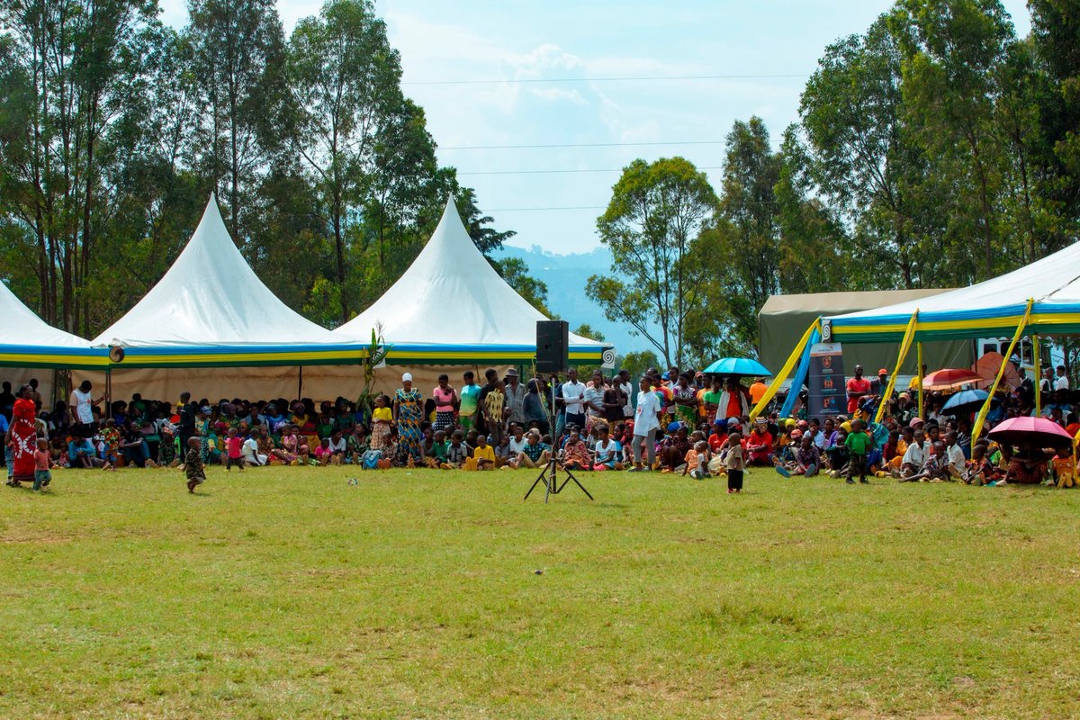 Edmund Kagire (@kagire) on Twitter photo “This umuganda is not ordinary — it is about saving lives,” said Mayor Nkusi. He thanked all partners, including <a href="/WVRwanda/">World Vision Rwanda</a>, for supporting impactful programs that uplift vulnerable families and improve children's health.
#ProfessionalUmuganda #EndMalnutrition “This umuganda is not ordinary — it is about saving lives,” said Mayor Nkusi. He thanked all partners, including <a href="/WVRwanda/">World Vision Rwanda</a>, for supporting impactful programs that uplift vulnerable families and improve children's health.
#ProfessionalUmuganda #EndMalnutrition