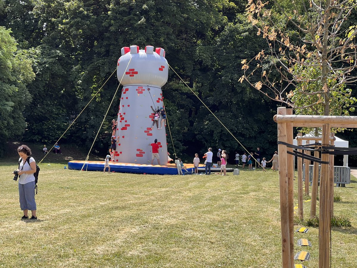 ericberdoati's tweet image. Lancement de la fête de l’école des sports et du challenge inter quartiers au jardin de l’avre @VilleSaintCloud