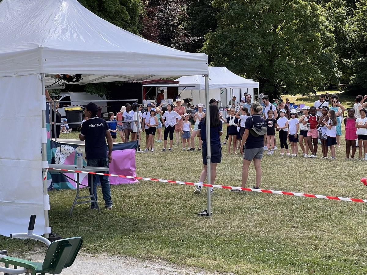 ericberdoati's tweet image. Lancement de la fête de l’école des sports et du challenge inter quartiers au jardin de l’avre @VilleSaintCloud