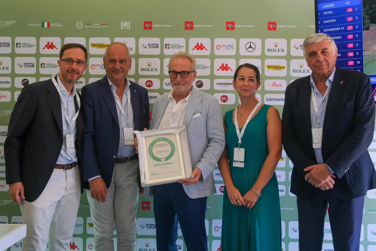 Fed.Italiana Golf (@federgolf) on Twitter photo 🎖Premiazione Impegnati nel Verde
⛳ All’Argentario Golf Club consegnati i riconoscimenti del progetto INV in collaborazione <a href="/icsc_spa/">Istituto per il Credito Sportivo e Culturale</a> per la sensibilizzazione all’ecosostenibilità e al rispetto dell’ambiente.
👏Complimenti a tutti i Circoli premiati. 🎖Premiazione Impegnati nel Verde
⛳ All’Argentario Golf Club consegnati i riconoscimenti del progetto INV in collaborazione <a href="/icsc_spa/">Istituto per il Credito Sportivo e Culturale</a> per la sensibilizzazione all’ecosostenibilità e al rispetto dell’ambiente.
👏Complimenti a tutti i Circoli premiati.