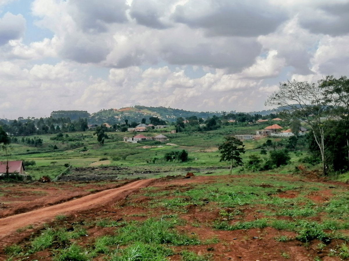 🏡 Dream it. Build it. Own it.  
Snag your slice of paradise in Nkoowe-Wakiso—only 500m off the trading center!  
💰 UGX 35M | 📐 50x100ft | 🧾 Ready titles | 💳 Flexible payment  
Perfect for your future home or rental investment.  

📲 Call now: 0754147747 / 0765237329