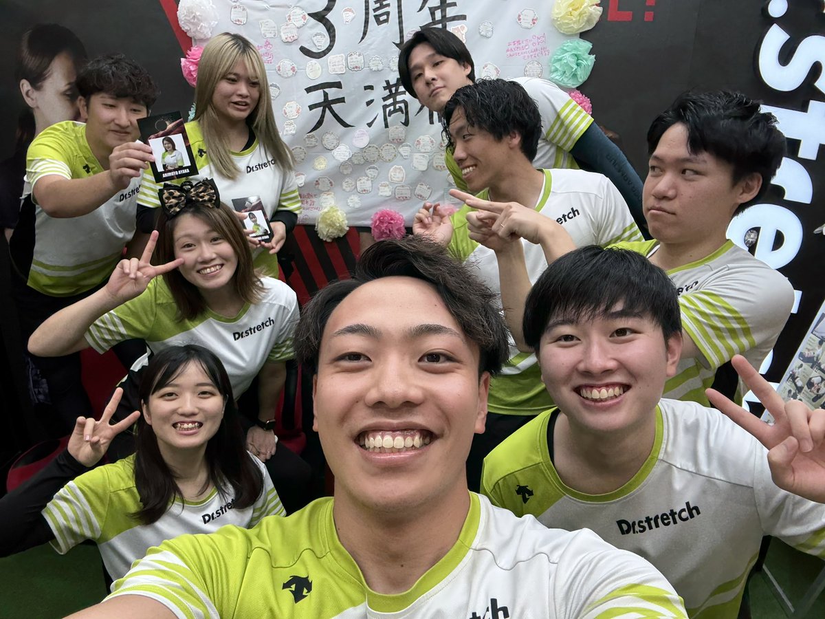 Ds_ryu_'s tweet photo. 【ご報告】

この度、次期店長に選出していただきました！
天満橋京阪シティモール店の原吉龍です🐲

投票していただいた方々、ありがとうございました！
沢山の方々に応援していただき感謝です✨

手を差し伸べ応援する店長になります！

#天満橋京阪シティモール店
#諦めなくて良かった
#マツチル https://t.co/HDUKB4GH5g