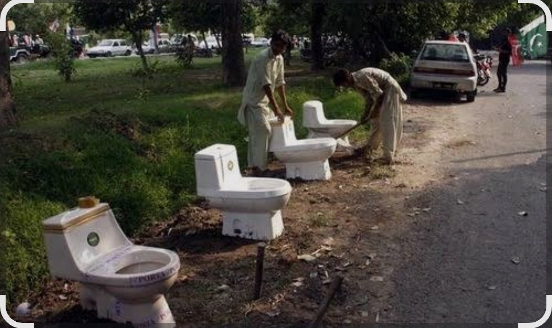 Achal2610's tweet photo. @SpotsWriter @TrumpUpdateHQ Toilet in Pakistan 🤣🤣🤣🤣 https://t.co/7pbHAQprbu