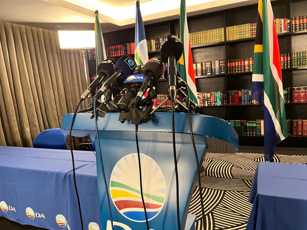 Our_DA's tweet photo. 🔴 [LIVE NOW] Watch as the DA addresses the media and SA on the way forward following the 48 hour ultimatum given to President Ramaphosa to remove compromised and corrupt Ministers from the National Executive.

Broadcast links 🔽

YouTube: https://t.co/zSuloKMWK1

Facebook: https://t.co/Bjkw2mlEZx

#DApresser