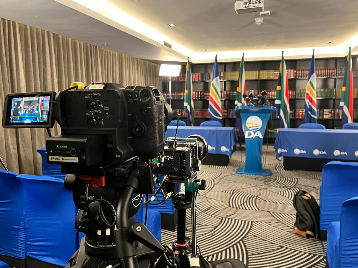 Our_DA's tweet photo. 🔴 [LIVE NOW] Watch as the DA addresses the media and SA on the way forward following the 48 hour ultimatum given to President Ramaphosa to remove compromised and corrupt Ministers from the National Executive.

Broadcast links 🔽

YouTube: https://t.co/zSuloKMWK1

Facebook: https://t.co/Bjkw2mlEZx

#DApresser