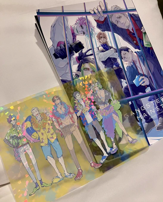 明日の新刊とノベルティと刺繍靴下再販分の写真よ!無事頒布できそうです