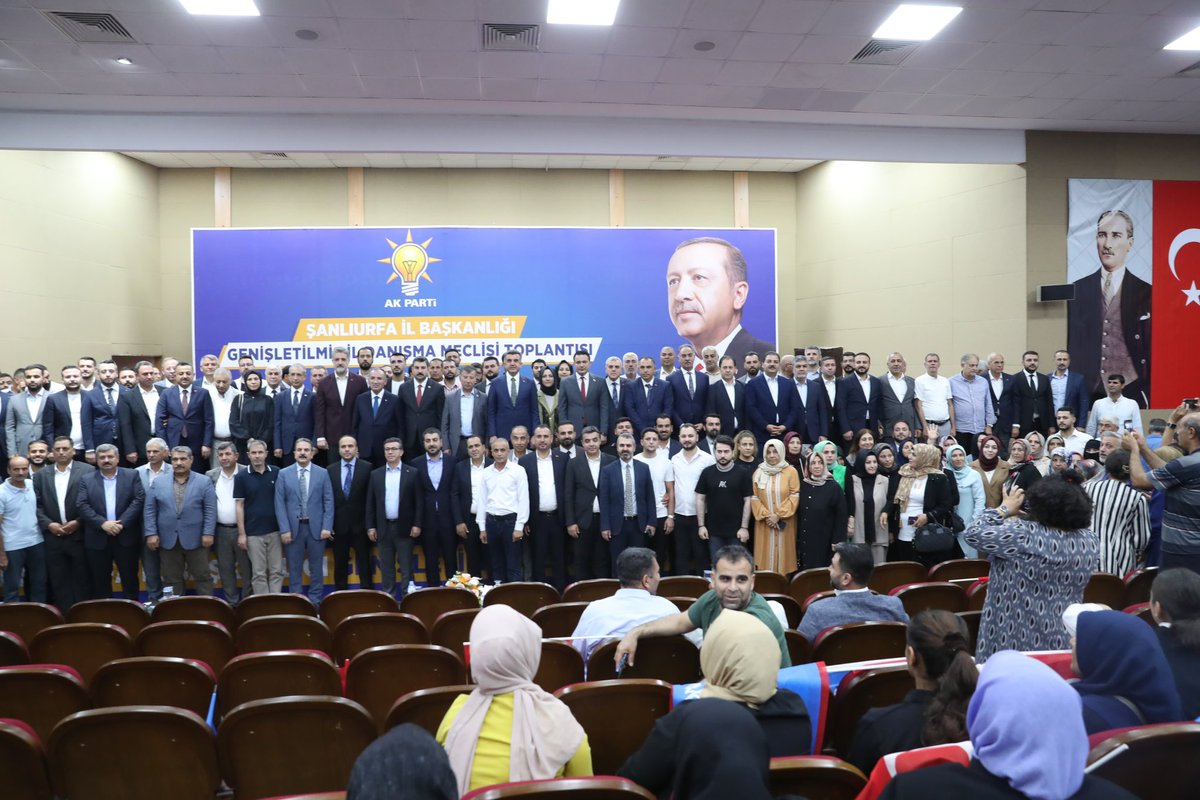 AK Parti Şanlıurfa İl Başkanlığımız tarafından düzenlenen Genişletilmiş İl Danışma Meclis Toplantısına;
TBMM Başkanvekilimiz Sn. Bekir Bozdağ, milletvekillerimiz, MKYK üyelerimiz, İl Başkanımız Sn. M. İlhami Günbegi, ilçe belediye başkanlarımız, ilçe başkanlarımız, kadın ve