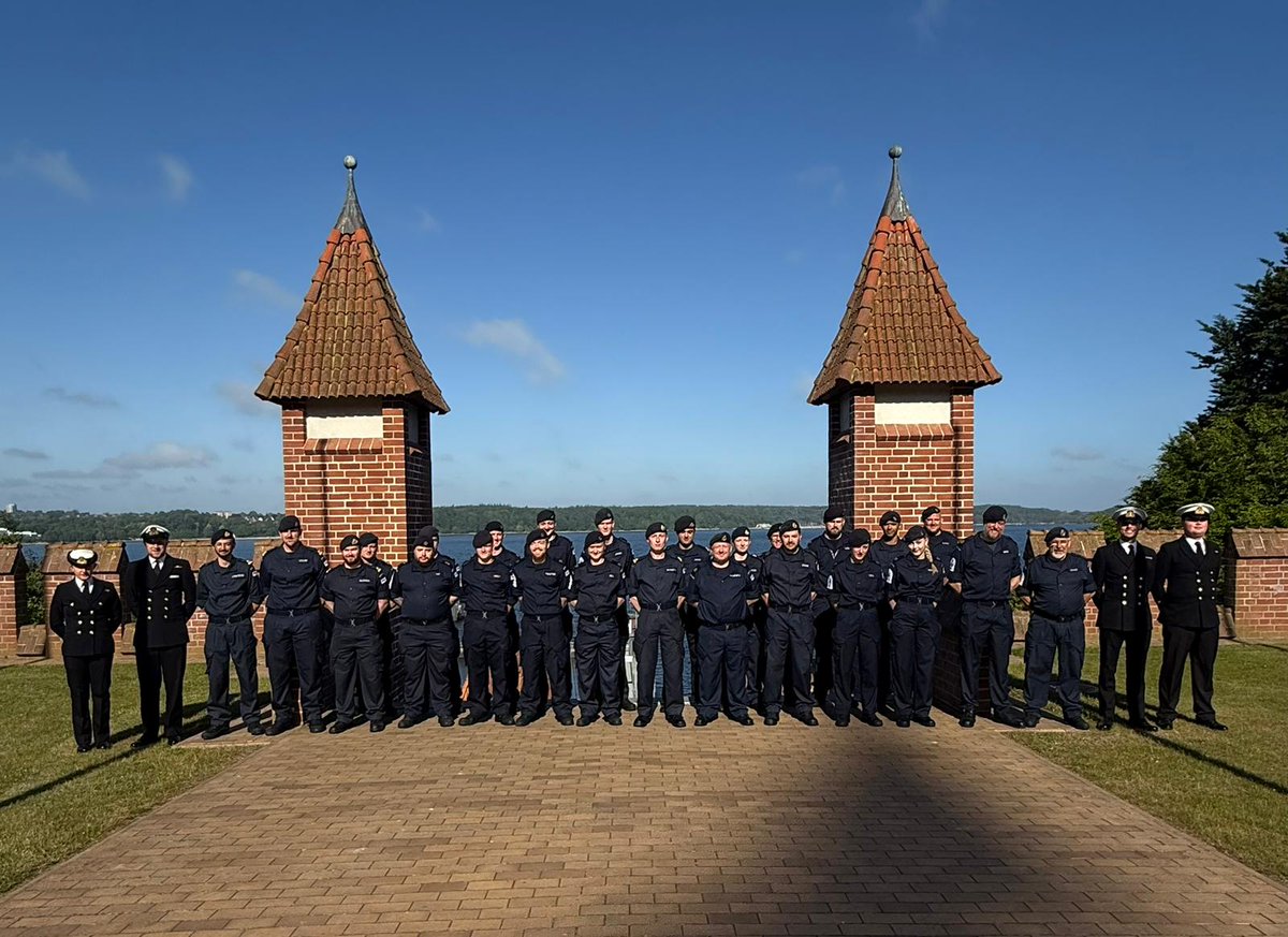 HMS_Smiter's tweet image. Happy Armed Forces Day! It continues to be a privilege to serve King and Country with such amazing people from all walks of life. Metal makes hulls (well plastic in our case!) but sailors make ships. @RoyalNavy #ArmedForcesDay2025 #CoastalForcesSquadron #SmallShipsBigImpact