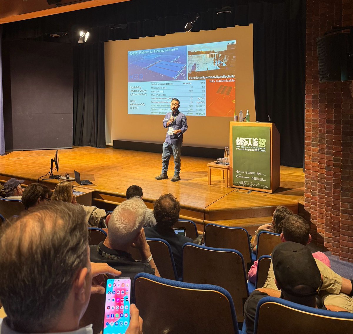 MEERsrm's tweet image. Dr. Tao unveils MEER’s Modular Floating Mirror/PV Platform at #Arcticrepair2025 in Cambridge!
🌿 Scalable, bamboo-based design with potential to offset 4 GtCO₂e/year at just $40/ton CO₂e
🔍 18 m² reflective surface, radiative cooling equivalent to -2.3 tons CO₂e per unit