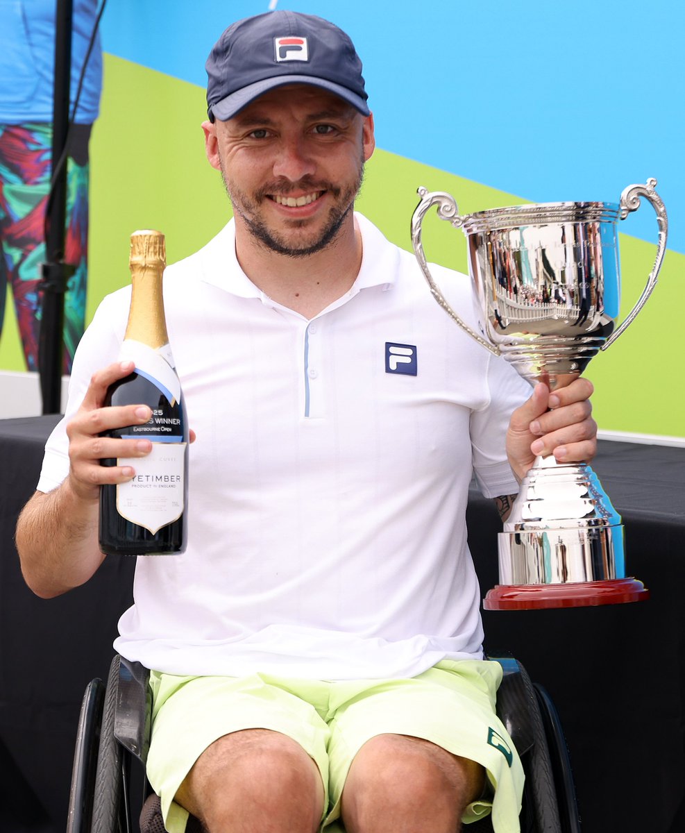 🏆 <a href="/AndyLapthorne/">Andy Lapthorne</a> secures the quad singles title at the #LexusEastbourneOpen with a 7-5, 4-6, 6-2 win over Ahmet Kaplan! 

#BackTheBrits 🇬🇧 | <a href="/ITFTennis/">ITF</a>