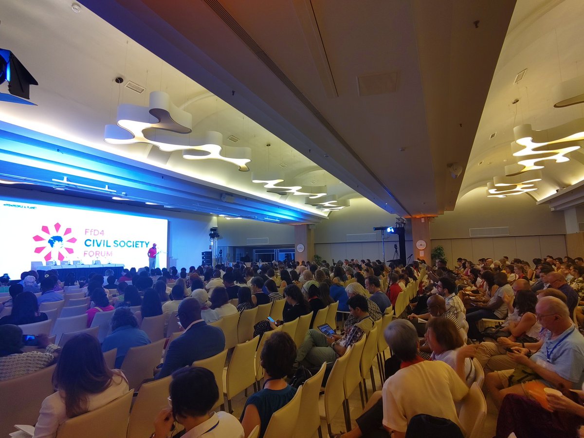 Empieza el Foro Social #FFD4Sevilla  
Unos 1.300 representantes de la sociedad civil internacional debatimos propuestas transformadoras para un sistema financiero internacional más justo.
 #FFD4PEOPLE