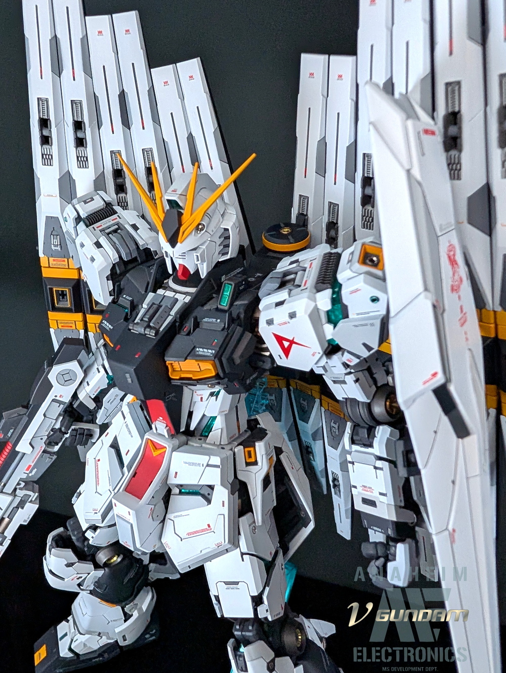 ブラック様　製作依頼ページ　白いガンダム　一部偏光パール塗装 ABD75E98-82ED-433A-95E6-