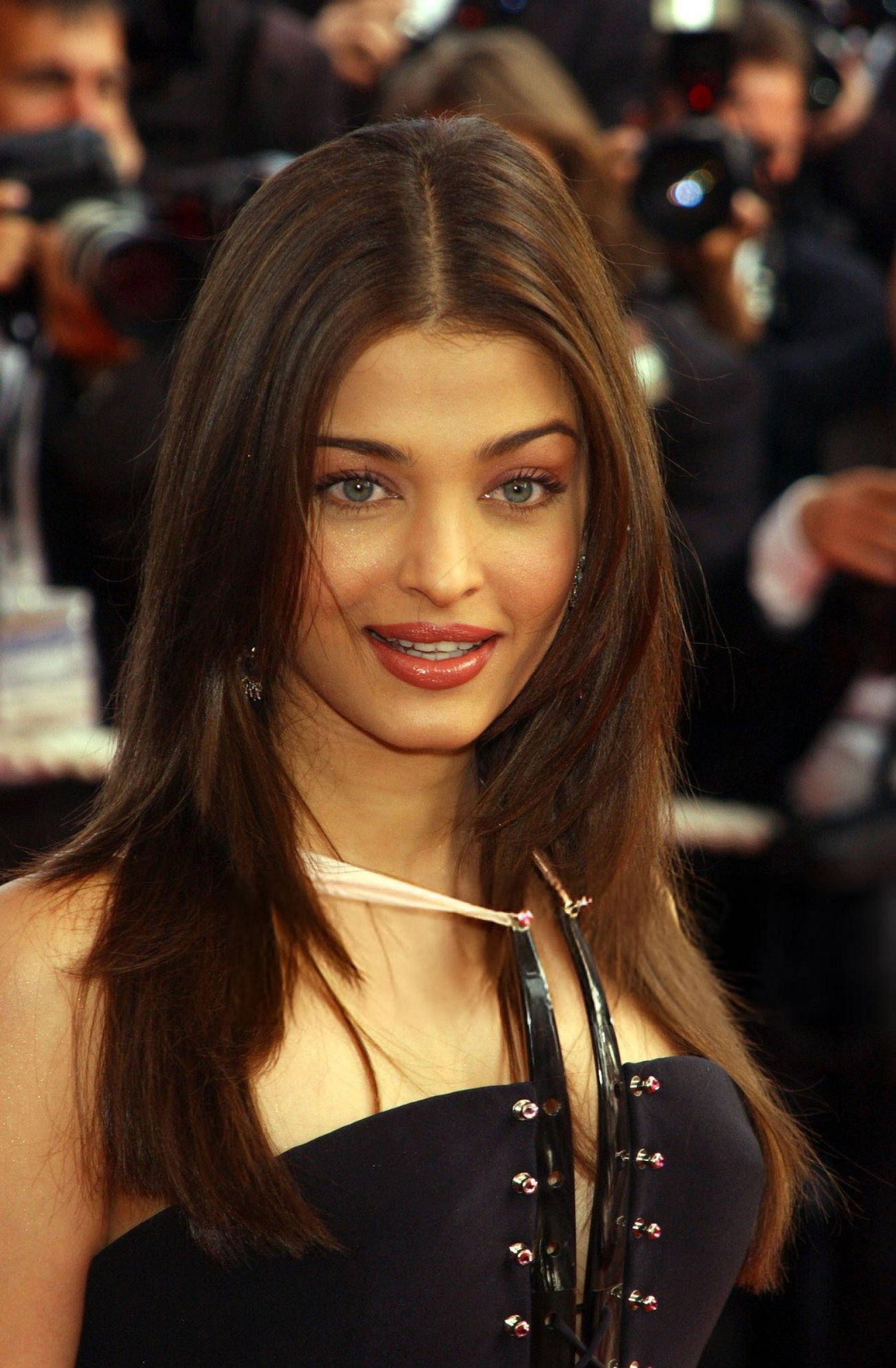 Beautiful Indian Actress Aishwarya Rai Bachchan | iiQ8 Entertainment