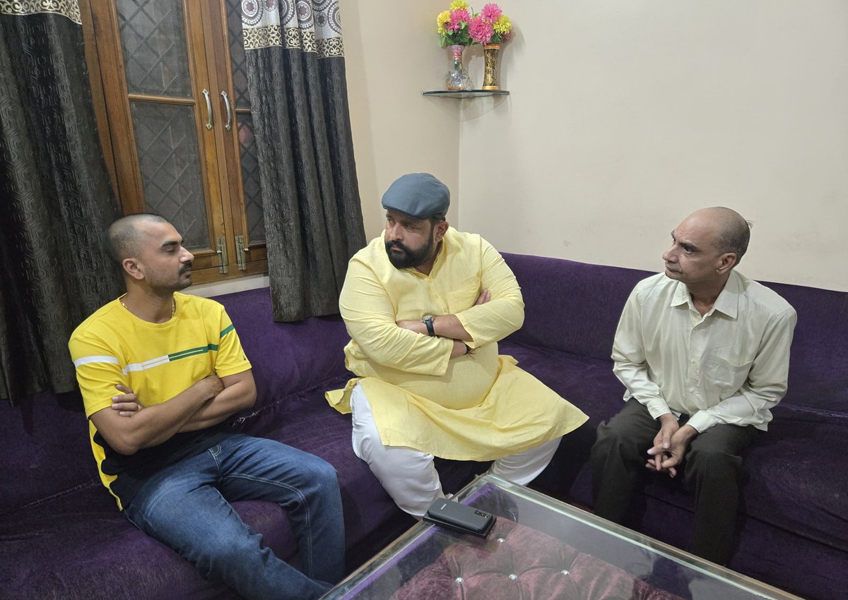 भाजपा चिकित्सा प्रकोष्ठ के पूर्व प्रभारी, वरिष्ठ होम्योपैथिक चिकित्सक डॉ० विद्याकांत त्रिवेदी जी की धर्मपत्नी श्रीमती प्रभात त्रिवेदी जी के आवास पर पहुंचकर श्रद्धा-सुमन अर्पित किए तथा परिजनों के प्रति शोक संवेदनाएं व्यक्त की।

ईश्वर से प्रार्थना है कि दिवंगत आत्मा को अपने श्री